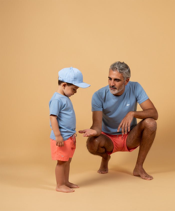 Pantaloneta de baño morado medio para niño en poliéster combinada con camiseta Salvador Beachwear